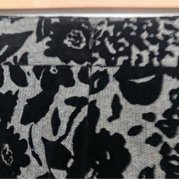 Ann Taylor Black Floral Pencil Skirt Gray Textured Size 10 - Picture 5 of 7